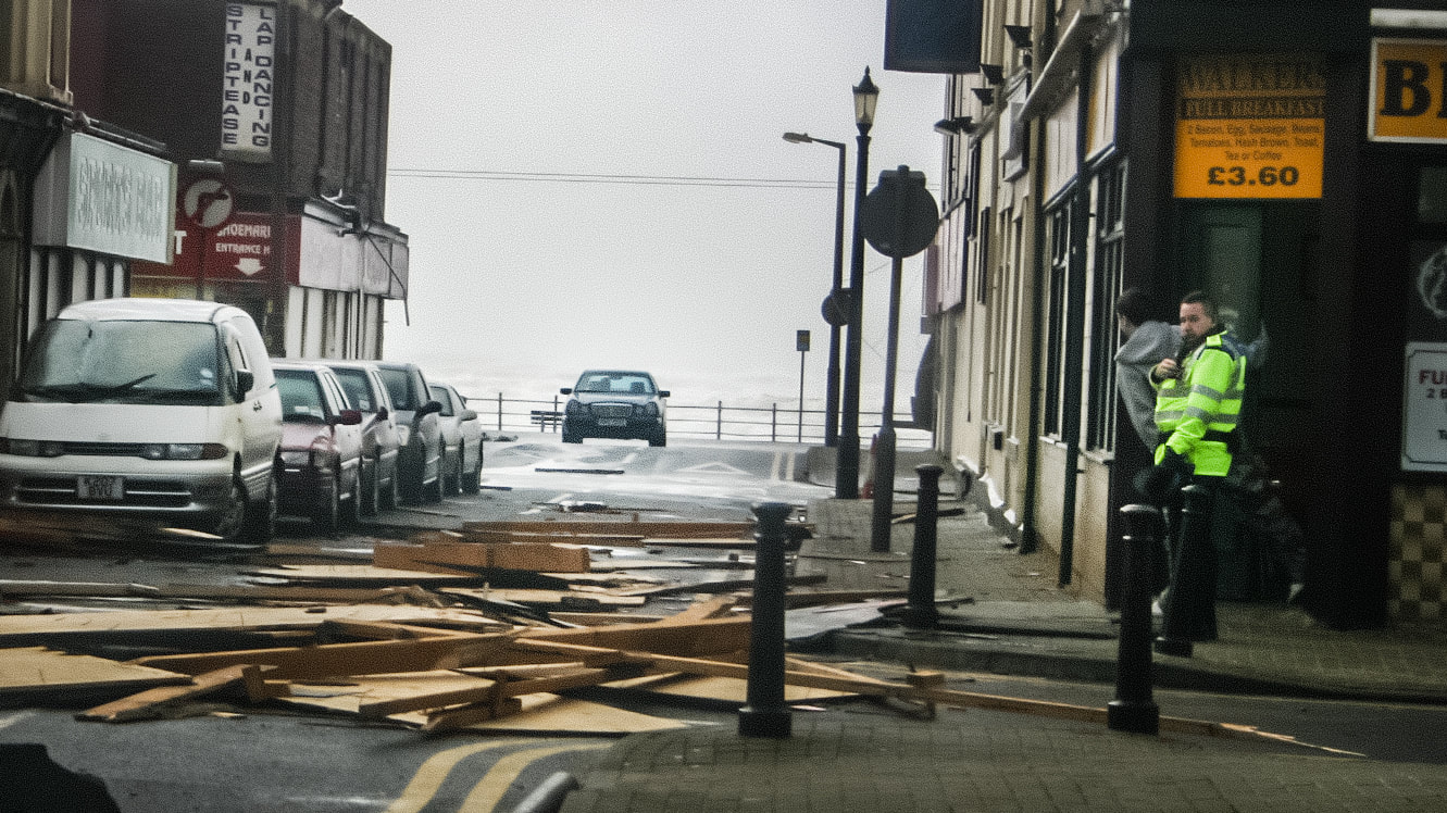 Gale Force Winds Blackpool, Storm Chasers, UK Storm Chaser, Thunder, Lightning, Thunder Storm, tornado, nodrog, funnel clouds, gales